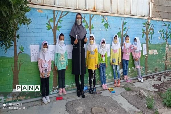 کاشتن نهال در روز درختکاری در مدارس امیدیه