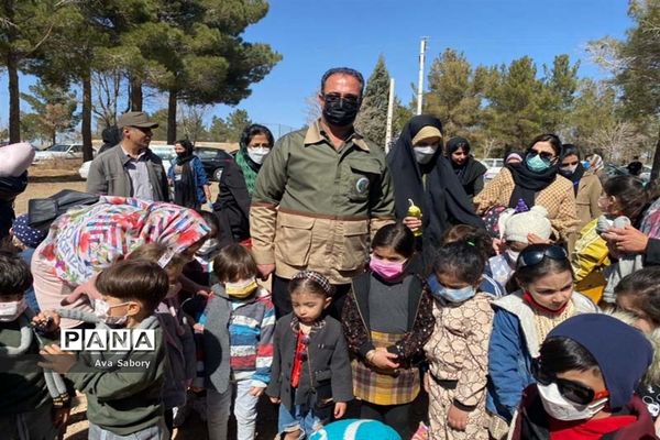 با حضور مسئولان آموزش و پرورش آباده  اجرای پویش ایران سر سبز