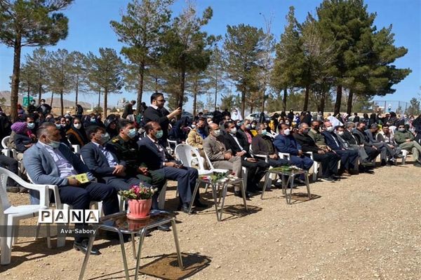 با حضور مسئولان آموزش و پرورش آباده  اجرای پویش ایران سر سبز