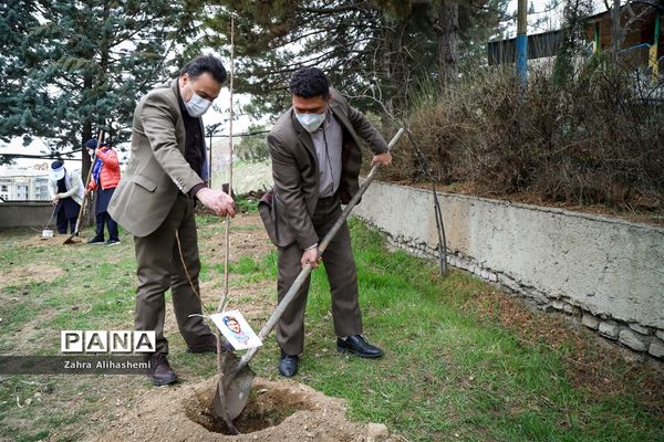 آیین روز درختکاری در اردوگاه شهید چمران تهران