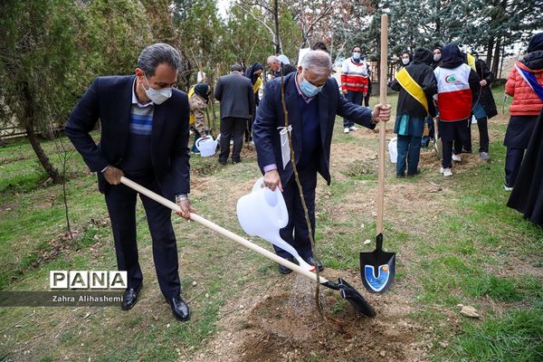 آیین روز درختکاری در اردوگاه شهید چمران تهران