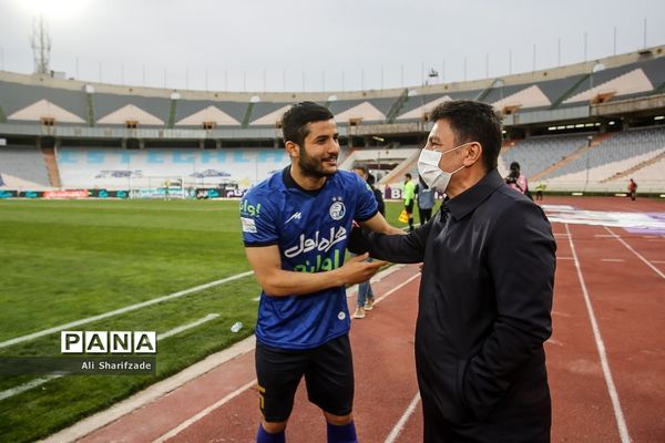 دیدار تیم‌های تیم استقلال و گل‌گهر