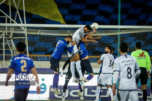 دیدار تیم‌های تیم استقلال و گل‌گهر
