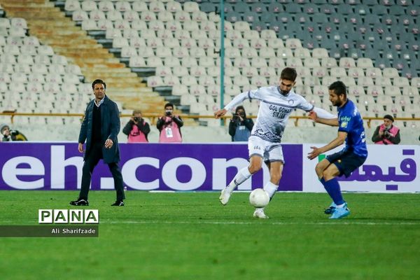 دیدار تیم‌های تیم استقلال و گل‌گهر