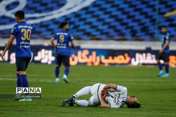 دیدار تیم‌های تیم استقلال و گل‌گهر