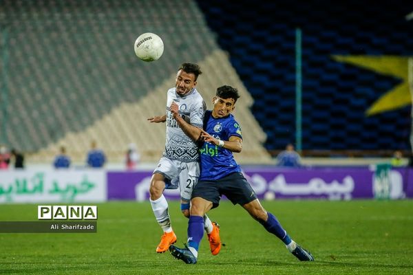 دیدار تیم‌های تیم استقلال و گل‌گهر