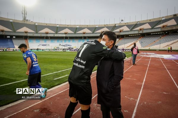 دیدار تیم‌های تیم استقلال و گل‌گهر