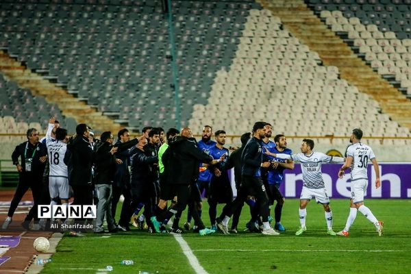 دیدار تیم‌های تیم استقلال و گل‌گهر