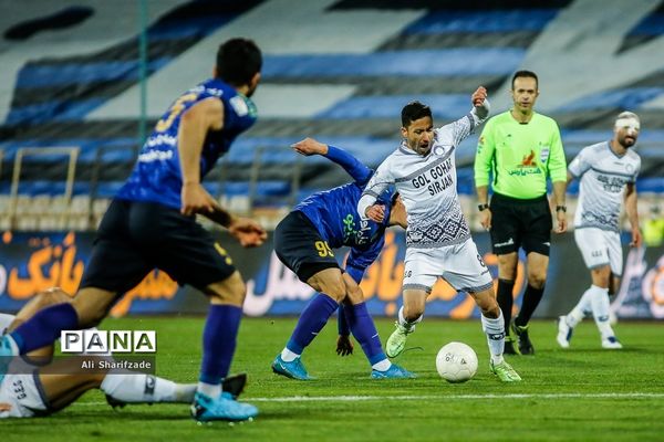 دیدار تیم‌های تیم استقلال و گل‌گهر