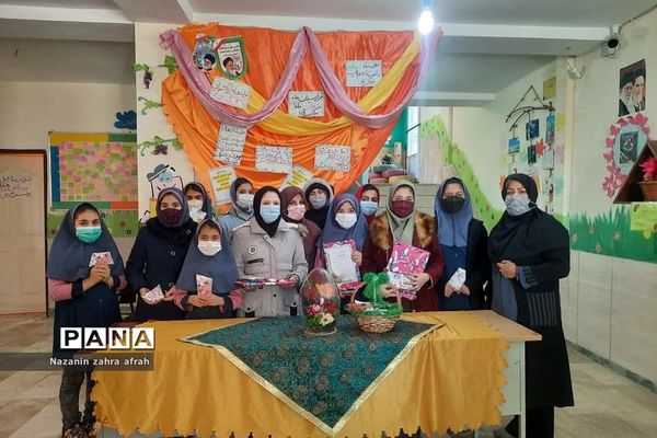 تقدیر از برگزیدگان مسابقات قرآن در سطح منطقه در آموزش و پرورش رودهن‌