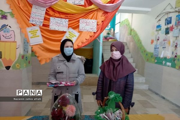 تقدیر از برگزیدگان مسابقات قرآن در سطح منطقه در آموزش و پرورش رودهن‌