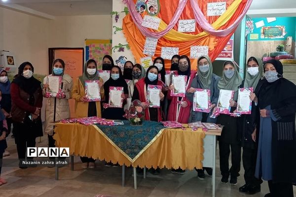 تقدیر از برگزیدگان مسابقات قرآن در سطح منطقه در آموزش و پرورش رودهن‌