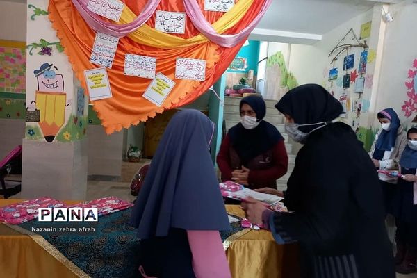 تقدیر از برگزیدگان مسابقات قرآن در سطح منطقه در آموزش و پرورش رودهن‌