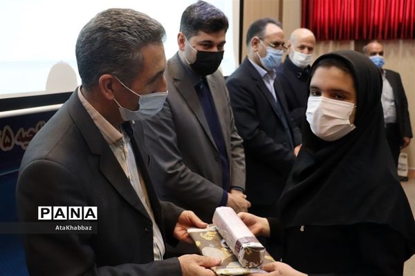 تجلیل از فعالان تربیتی فرهنگی ناحیه پنج تبریز