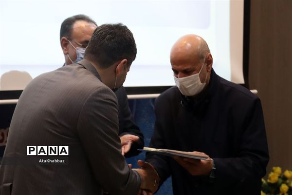 تجلیل از فعالان تربیتی فرهنگی ناحیه پنج تبریز