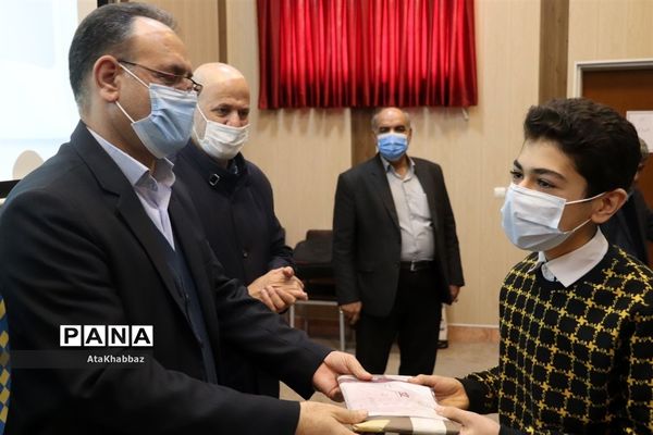 تجلیل از فعالان تربیتی فرهنگی ناحیه پنج تبریز