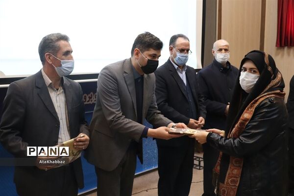 تجلیل از فعالان تربیتی فرهنگی ناحیه پنج تبریز