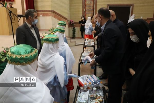 تجلیل از فعالان تربیتی فرهنگی ناحیه پنج تبریز