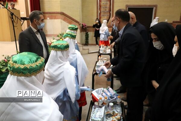 تجلیل از فعالان تربیتی فرهنگی ناحیه پنج تبریز