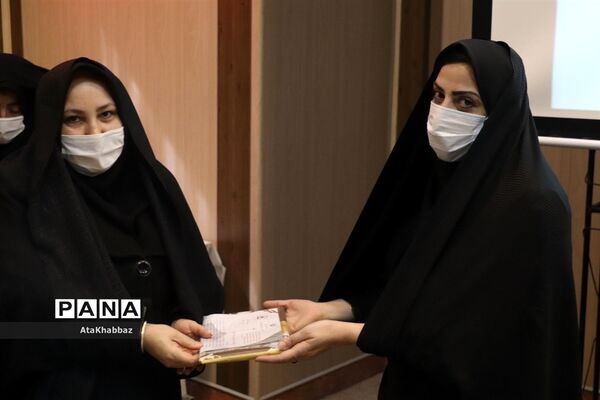 تجلیل از فعالان تربیتی فرهنگی ناحیه پنج تبریز