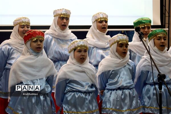 تجلیل از فعالان تربیتی فرهنگی ناحیه پنج تبریز