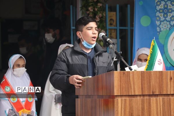 کاشت نهال میوه در روز درختکاری