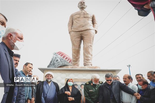 رونمایی از تندیس شهید سپهبد حاج قاسم سلیمانی در شهرستان امیدیه