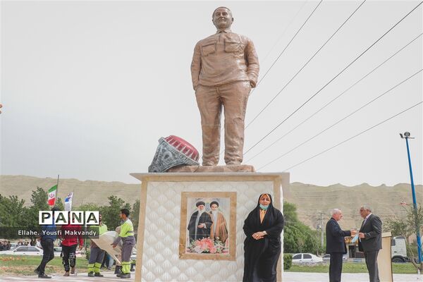 رونمایی از تندیس شهید سپهبد حاج قاسم سلیمانی در شهرستان امیدیه