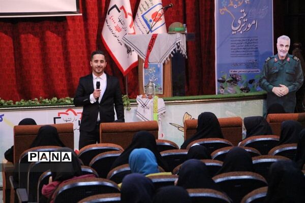 تجلیل از طلیعه‌داران حوزه پرورشی در منطقه ۱۷