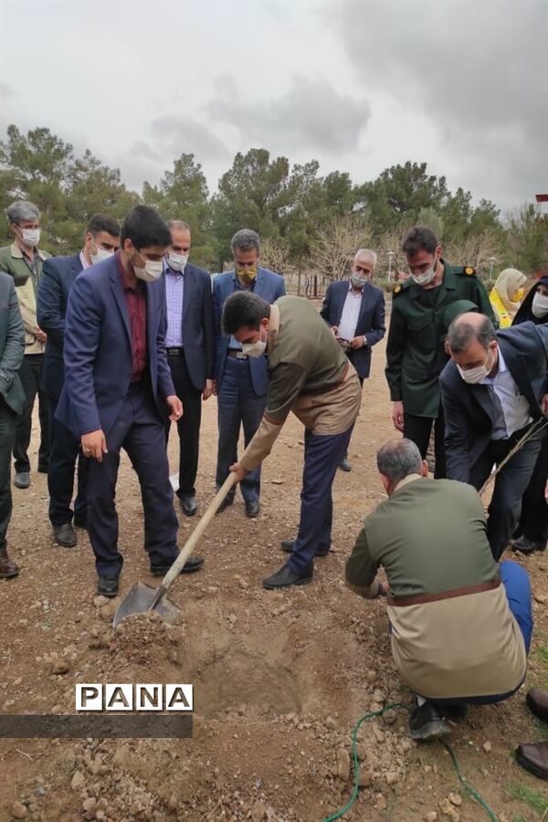 روز درختکاری در اصفهان