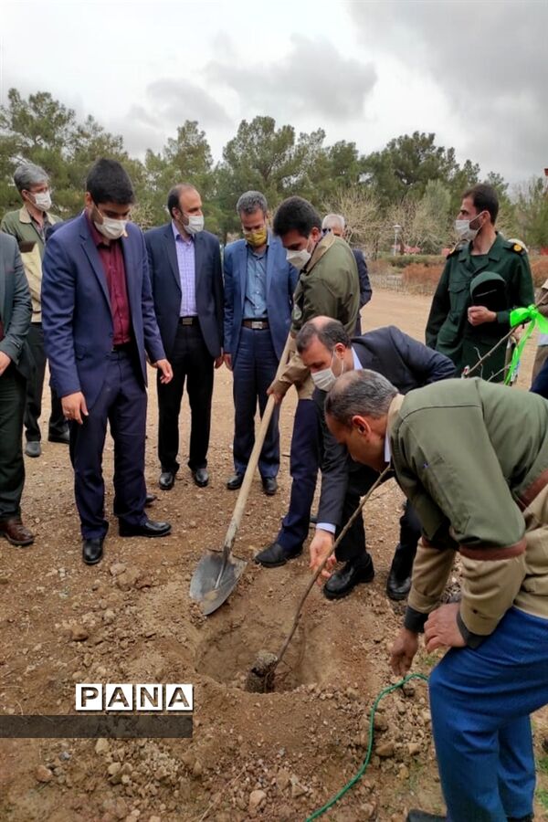 روز درختکاری در اصفهان