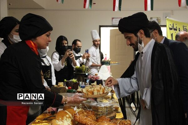 نمایشگاه شیرینی، کیک، شکلات و دسرهای خانگی در اسلامشهر