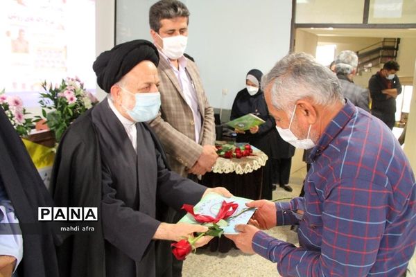 برگزاری یادواره شهدا در دبیرستان فرزانگان دکتر عادلی