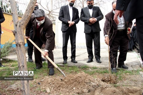 برگزاری آیین گرامیداشت روز درختکاری در آموزش و پرورش ناحیه سه مشهد مقدس