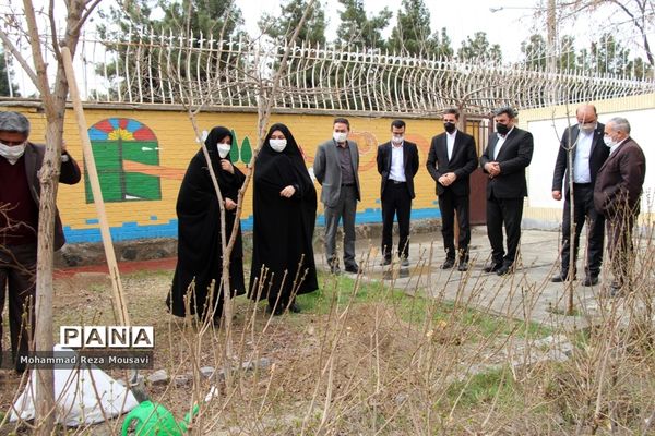 برگزاری آیین گرامیداشت روز درختکاری در آموزش و پرورش ناحیه سه مشهد مقدس