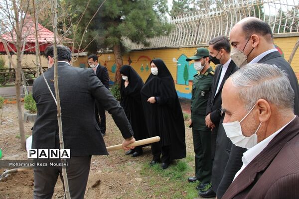 برگزاری آیین گرامیداشت روز درختکاری در آموزش و پرورش ناحیه سه مشهد مقدس