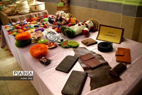 نمایشگاه خانواده ایرانی، تولیدات ایرانی در هنرستان فرزانگان شهرستان بهبهان