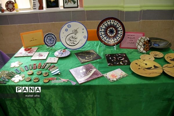 نمایشگاه خانواده ایرانی، تولیدات ایرانی در هنرستان فرزانگان شهرستان بهبهان
