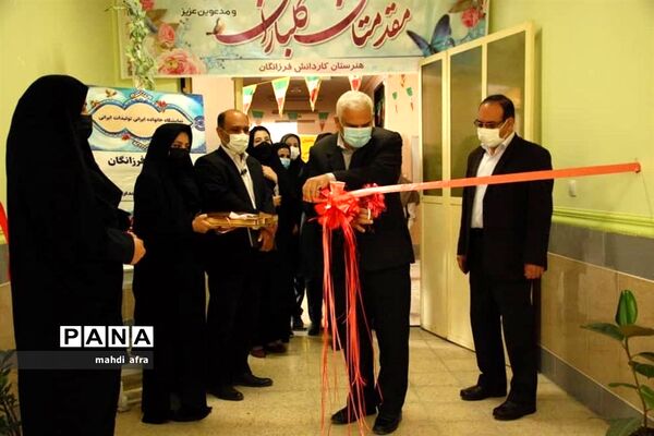 نمایشگاه خانواده ایرانی، تولیدات ایرانی در هنرستان فرزانگان شهرستان بهبهان