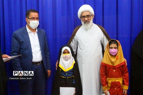 تقدیر امام جمعه شهرستان زابل از برگزیدگان جشنواره یاوران انقلاب