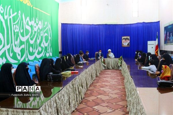 تقدیر امام جمعه شهرستان زابل از برگزیدگان جشنواره یاوران انقلاب