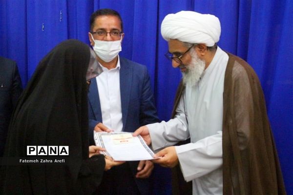 تقدیر امام جمعه شهرستان زابل از برگزیدگان جشنواره یاوران انقلاب