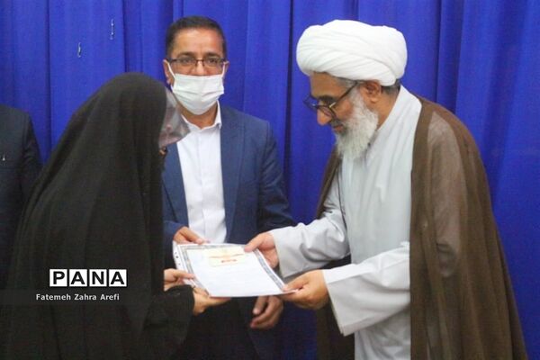 تقدیر امام جمعه شهرستان زابل از برگزیدگان جشنواره یاوران انقلاب