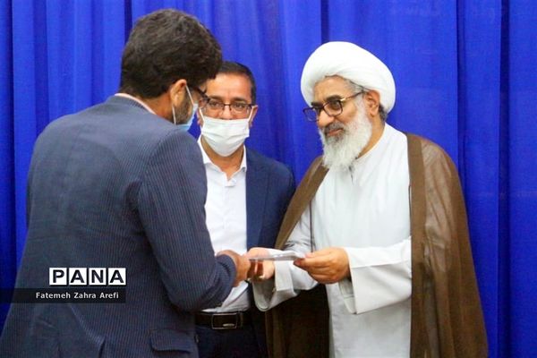 تقدیر امام جمعه شهرستان زابل از برگزیدگان جشنواره یاوران انقلاب