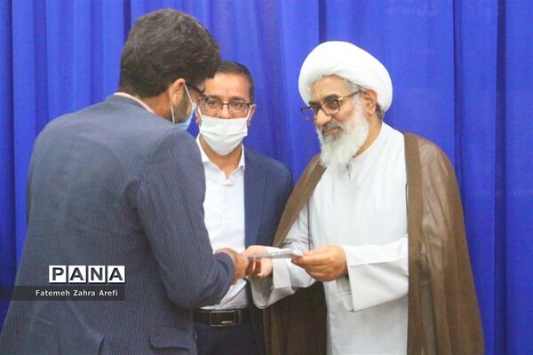 تقدیر امام جمعه شهرستان زابل از برگزیدگان جشنواره یاوران انقلاب