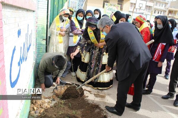 کاشت نهال به مناسبت هفته درختکاری توسط دانش‌آموزان پیشتاز کهگیلویه و بویراحمد