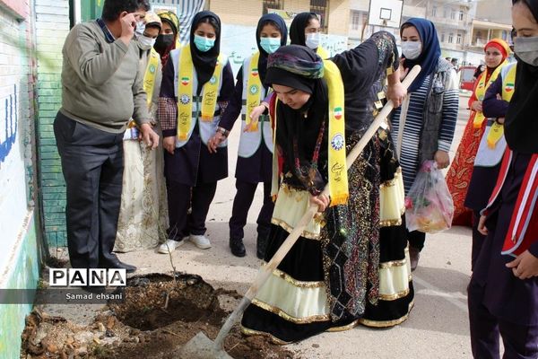 کاشت نهال به مناسبت هفته درختکاری توسط دانش‌آموزان پیشتاز کهگیلویه و بویراحمد