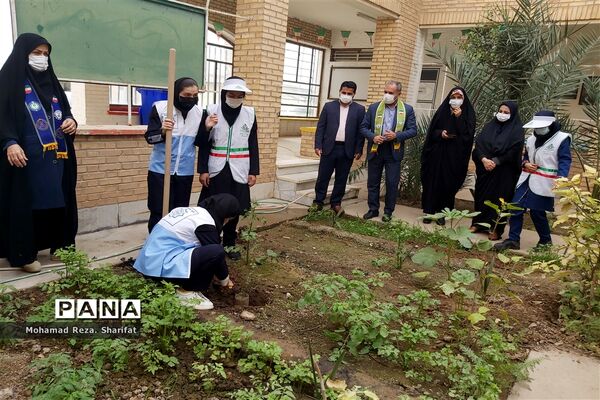 آیین روز درختکاری در مدارس امیدیه