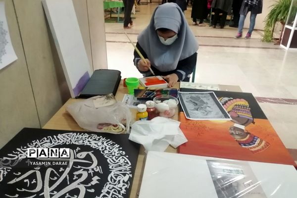 برگزاری نمایشگاه فرهنگی هنری در دبستان دخترانه نرگس پردیس