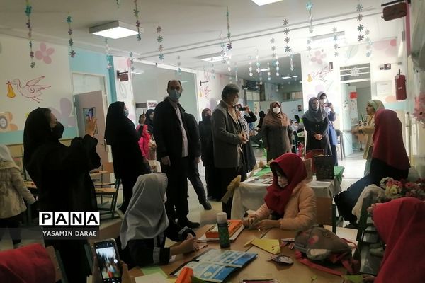 برگزاری نمایشگاه فرهنگی هنری در دبستان دخترانه نرگس پردیس